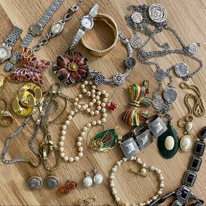 Lots of vintage costume jewelry!!!!!!!
